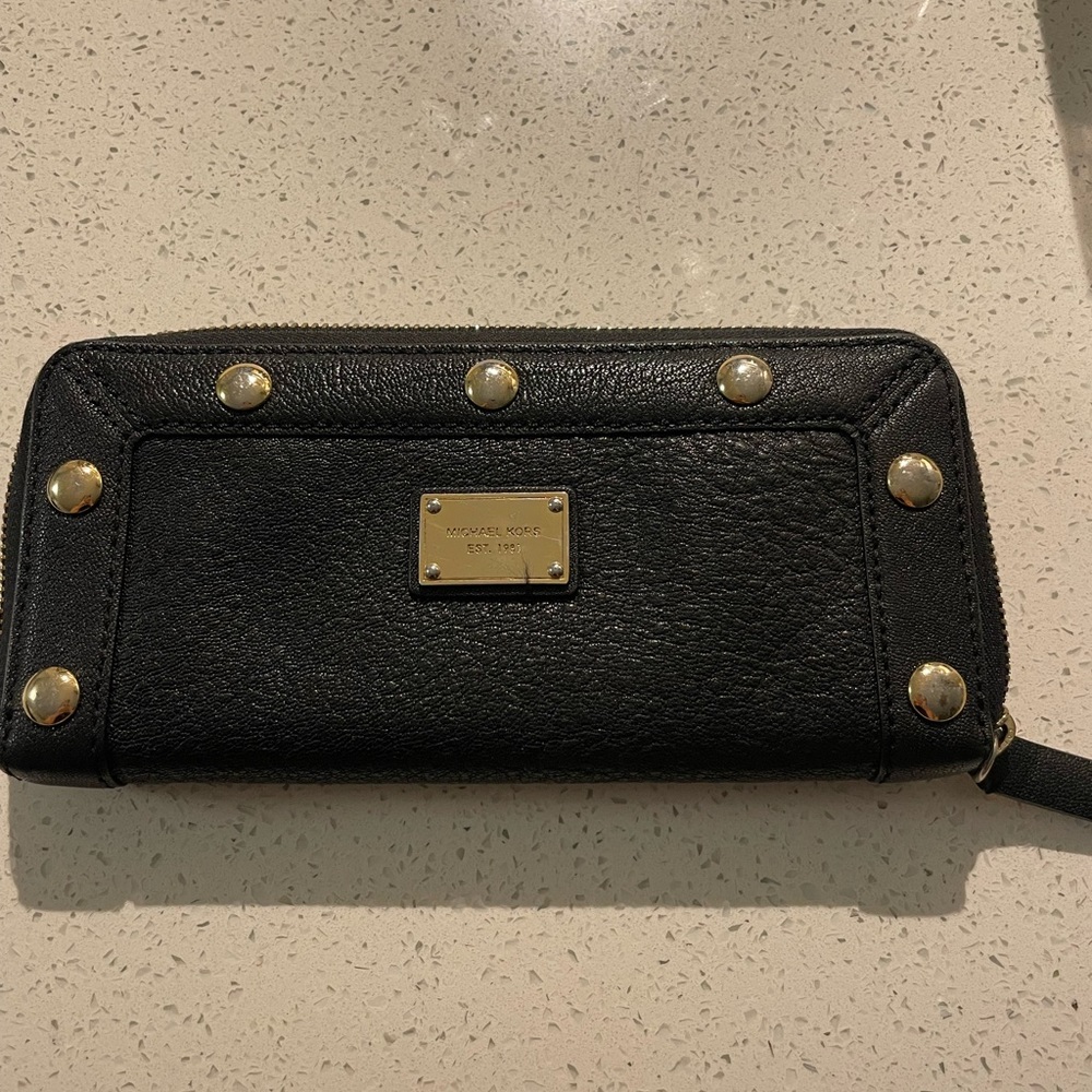 Michael Kors - Black Zip Wallet
